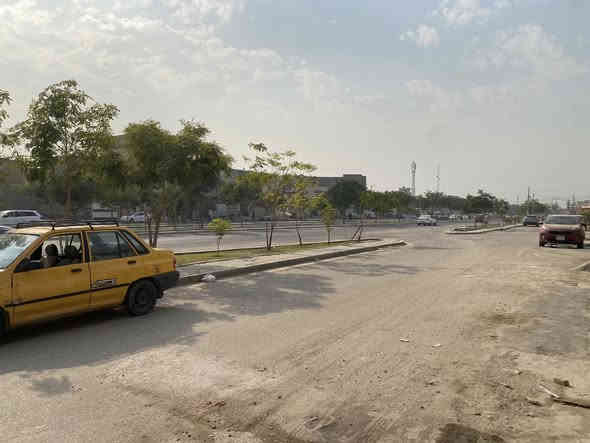 بيت للبيع حي الجهاد على 4 شوارع مباشر مساحة 210 متر واجهه 8.40 مترونزال 25 مترالسعر صافي 3 مليون للمتر البيت نضيف وعالي عن الشارع 
‭0772 766 3962‬
