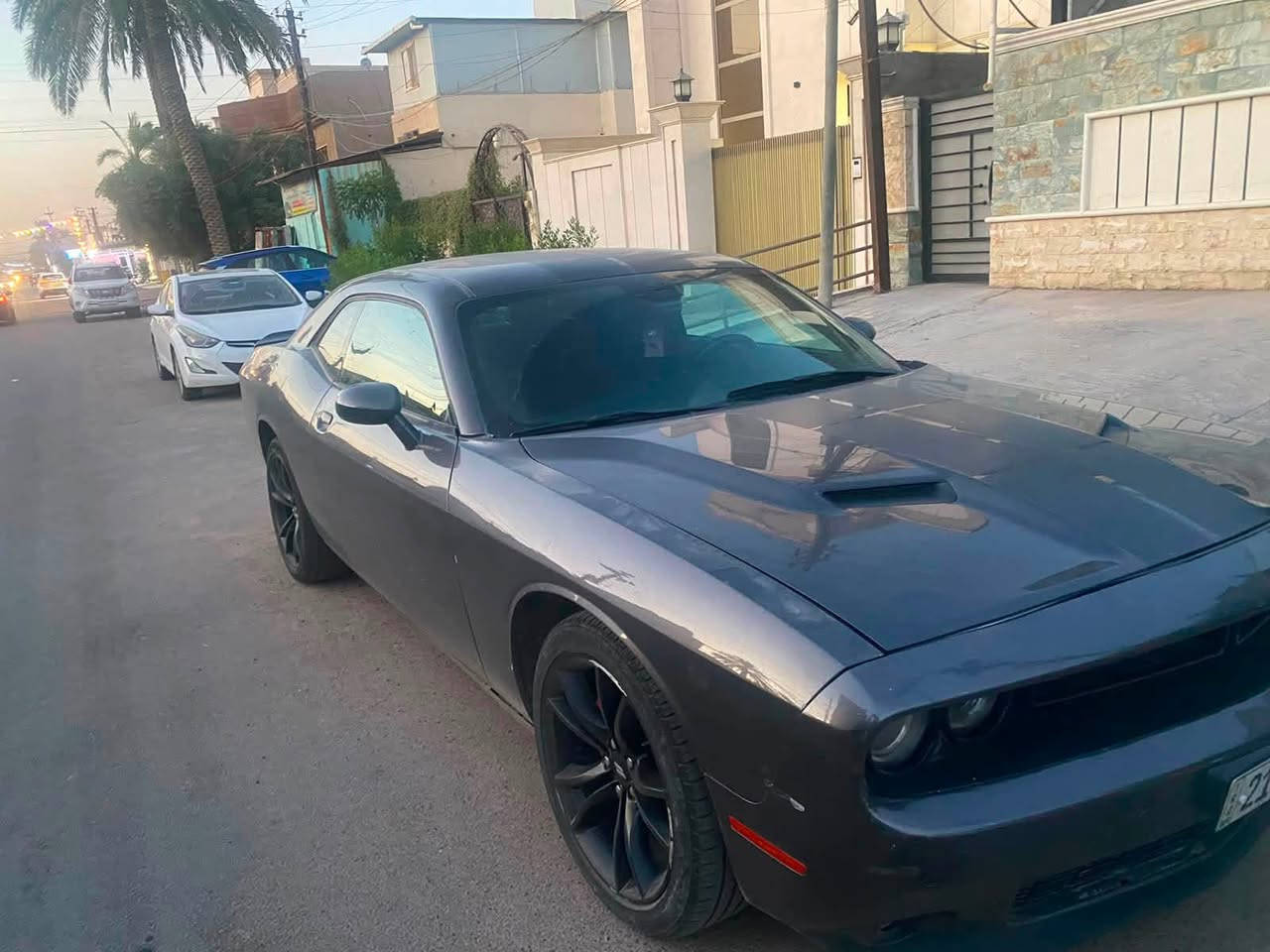 دوج جالنجر sxt 2017 السيارة حادثها جاملغ  ومصلح السيارة ماشيه ١٤٣ كم السيارة نظيفه كلشي مينصرف عليها رايدها 168$ وبيها مجال 
للاستفسار.  ***********
