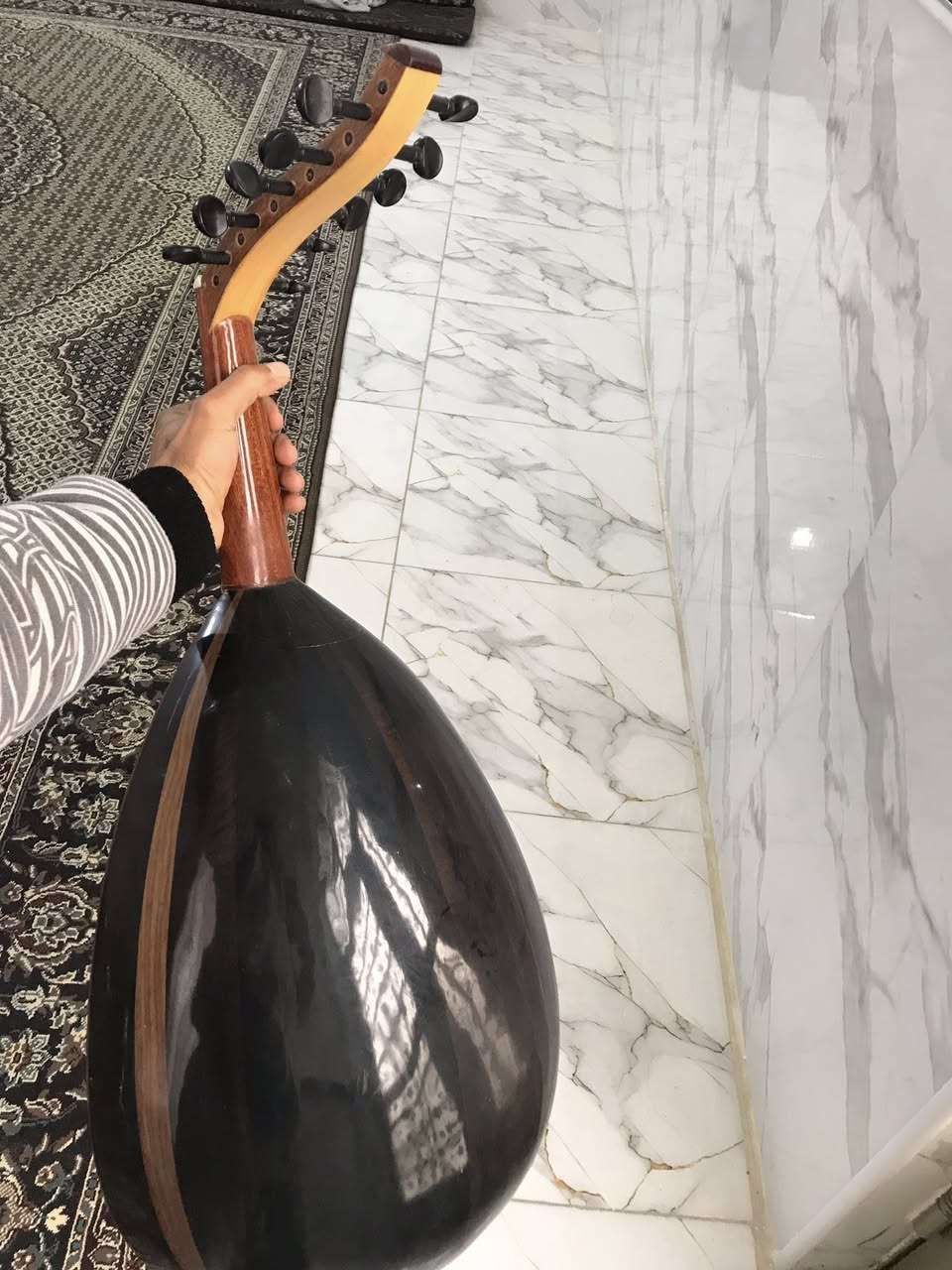 السلام عليكم اخوان
عود خشب مصري صناعة مصرية

القصعة ضهر خشب تفاح اصلي 

وجه العود صدر العود خشب تفاح 

القمرية النقشات الي بصدر عود 

المشط خشب الخزل الطبيعي 

الزند طبيعي خشب 

المفاتيح مطاط اصلي كامل 

الاوتاد اصلي كامل 

جنطة جلد طبيعي صنع سوري الاصلي 

السعر خاص لطفاً لحد يكسر بالسعر .


**إذا كنت صاحب هذا الإعلان وتريد حذفه لأي سبب، رجاءا أرسل رسالة إلى الدعم الفني**