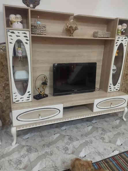 للبيع معرض ايطالي الصنع ثقيل سعره ٢٥٠وبيه مجال ***********واتساب
