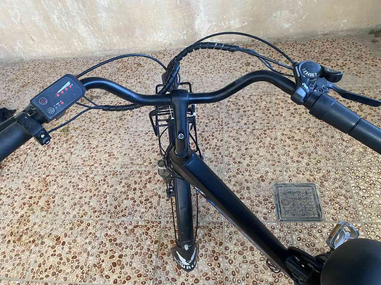 سلام عليكم باسكل شحن بي إم  ألأ ماني ثلاث بطاريات باسكل جديد صار شهر ونص من اخذتة مشحون ٥مرات سرعتة 45 حقيقي سعر ٥٢٥ بي مجال لشراي رقمي *********** موجود واتساب 
وخاص هم .
