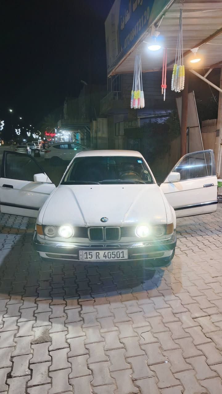 السلام عليكم من رخصة صاحب البيج
للبيع او مراوس 
بي ام دبل يو موديل 1988
 محرك 3500
كير اوتماتيك
تبريد شغال ثلج
 حداديه 65 ٪
كشنات جلد 
لايت ناصي اصفر علي زنون 
رقم انكليزي انبار
هزه جديده 
شرط المداور 
السيارة بسمي
السعر 52 ورقه 
***********
