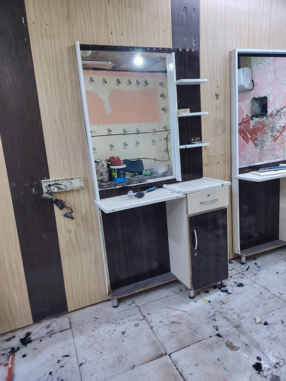 ميوزه 3 أو مغسله ب 250 وبيهن مجال مكاني كركوك دوميز مقابل المستوصف شارع الحلاقين ***********
