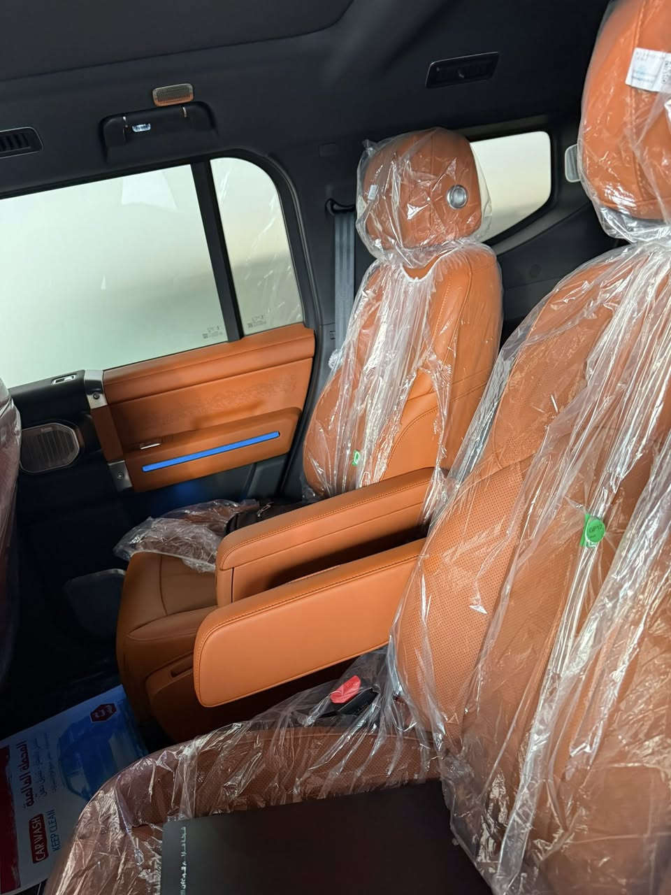 جيتور G700 لاكجري (Jetour G700 Luxury) الفئة المتوسطة ضمن عائلة G700 الجديدة كلياً، وهي سيارة دفع رباعي فاخرةvip سبعة مقاعد 
مصروف 
عليها تغليف ( ppf)اصلي أمريكي 
وارضيات اصليه 200 $
مرقمه بعداد باسمي 
الموصفات معروفه 
السعر 72مليون 
الهاتف ***********
