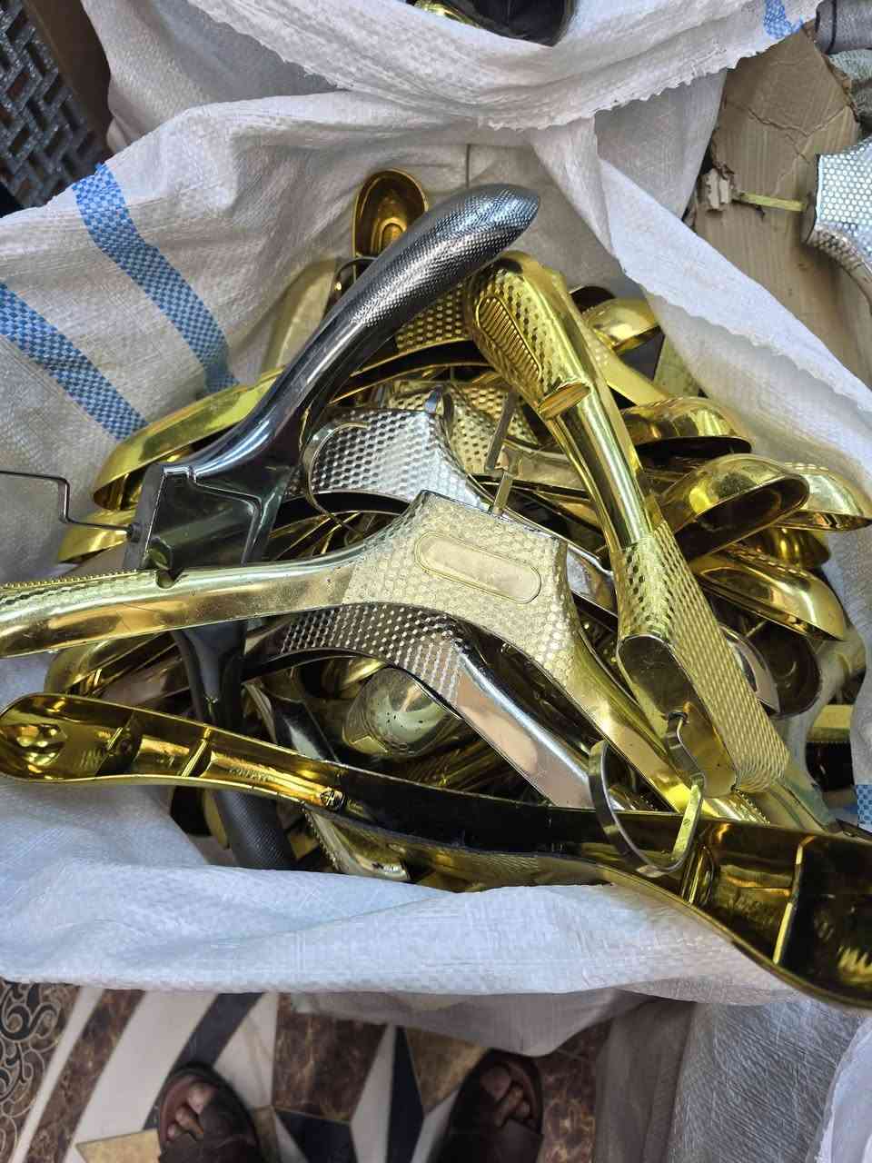 السلام عليكم وجبه ثايه تعاليك 770 قطعه بيع شلعه مستملات نضيفات السعرررررر 400 دينار عنوان المسيب السوق الكبير رقم الهاتف ***********
