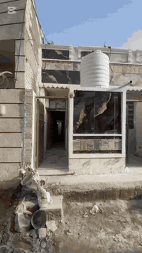 بيت للبيع مساحه 100 متر وجه 5 نزال 20
طابق ونص بناء جديد تسليم مفتاح 
عنوان مدينه الصدر منطقه الدسيم خدمات كامله ماء وكهرباء ومجاري وتبليط فرع عريض سعر مناسب للاستفسار الاتصال***********
