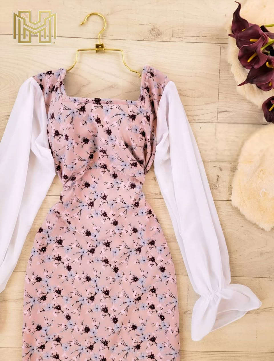 *تألقي بأنوثة طاغية مع فستان "الربيع الساحر" 🌸✨*
*هل تبحثين عن إطلالة تجمع بين الرقي والنعومة؟ فستاننا الجديد مصمم خصيصاً ليبرز جمالك بلمسة عصرية كلاسيكية.*

*تصميم مذهل: قصة "ميدي" تحدد الخصر وتمنحك قواماً متناسقاً ⏳.*
*أكمام خيالية: أكمام من الشيفون الأبيض المنفوخ لإضافة لمسة ملكية 👸.*
*نقوش ناعمة: ورود رقيقة على خلفية سماوية هادئة تليق بكل المناسبات ☁️🌷.*

كوني النجمة في مناسبتك القادمة! 🌟

📏*المقاسات:*
*•M*
*•L*
*•XL*
*🎨الألوان:*

*•وردي زهري هادئ*
*• سماوي فاتح*
*•رمادي فاتح*
*•أزرق ثلجي فاتح*

💰*•السعر:*
*•سعر الشمال:4000*
*•سعر السعودي 29*

*كوني النجمة في مناسبتك القادمة! 🌟*

للحجز/772214645
رابط مجتمعنا واتس 
https://chat.whatsapp.com/BiwH683Ra7O5f1dO5w75uN
رابط قناة واتس 
https://whatsapp.com/channel/0029Vb7c14l0LKZ9sPEY9m0G


**إذا كنت صاحب هذا الإعلان وتريد حذفه لأي سبب، رجاءا أرسل رسالة إلى الدعم الفني**