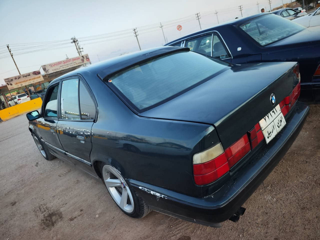 السلام عليكم BMW حجم 525  مسكر  رقم اربيل سنوي منتهيه سياره نظيفه وما بيهه اي نقص مصبوغه عام للجماليه بدون اي حادث فقط اكو شخوط بسيطه صفحة الراكب موضحه بالصور  وبيه غرامات 8 ورقات  انزلهن من سعرها للبيع بسعر 50 ورقه وبيه مجال للشراي  العنوان بصرة قضاء المدينه للاستفسار هذا رقمي بيه واتساب  *********** .

