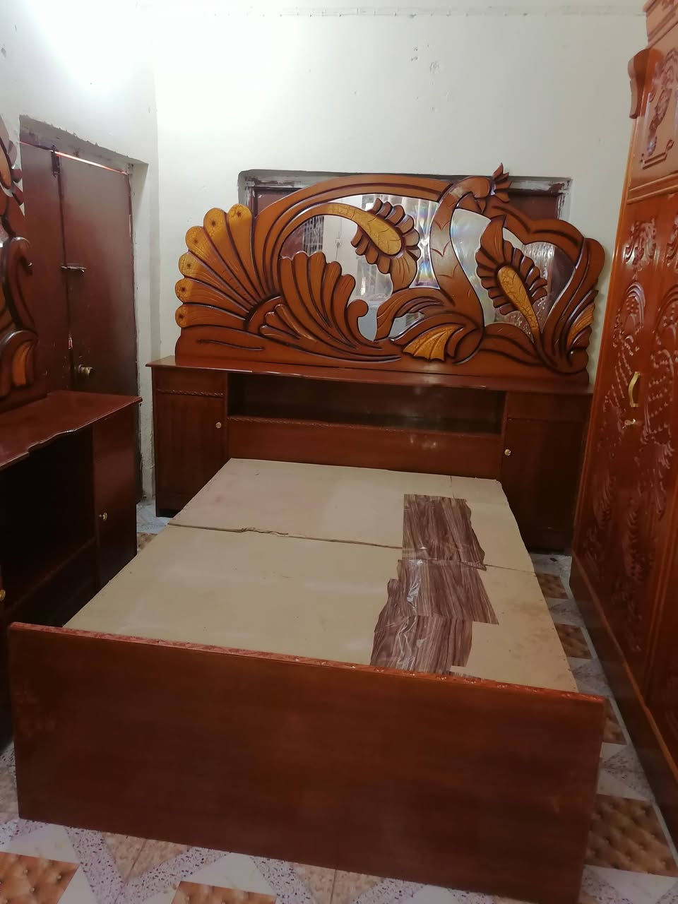 للبيع غرفه مستعمله نضيفه السعر ٥٥٠ لاتصال ***********
