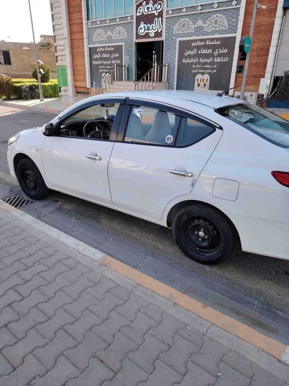 نيسان صني هندي موديل 2020 بيها مكانين بارده شخط اصغير بسمي سعر 113 بيها مجال  ماشي 78 بيها دفتر بانزين رقم   ***********
