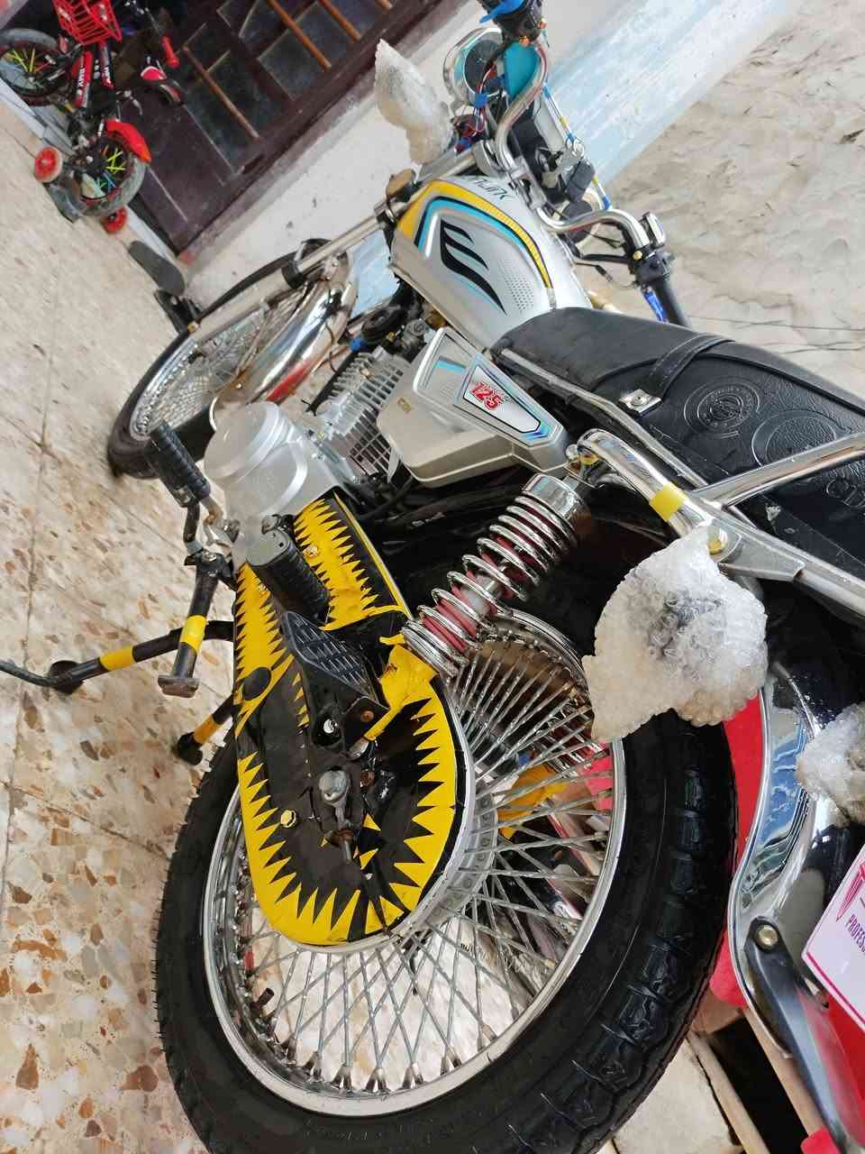 سلام عليكم تايكر مديل 24  شكل 25
سونك الاصلي  5نمر  اوراق  دراجه شلعه ومعدل دراجه حلوه قويه ورزنه مكفوله من محرك من شاصي من كلشي كله شغاله 
مكاني حله طهمازيه سعر 760 شراي يجي لا يواعد رقمي ***********
