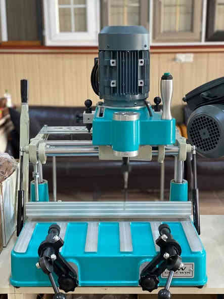 مكاين المنيوم  جديد (كتر حجم ٤٠٠ )(كيلون ماطور  كبير)( مكينه تى ) كله جديد  ***********
