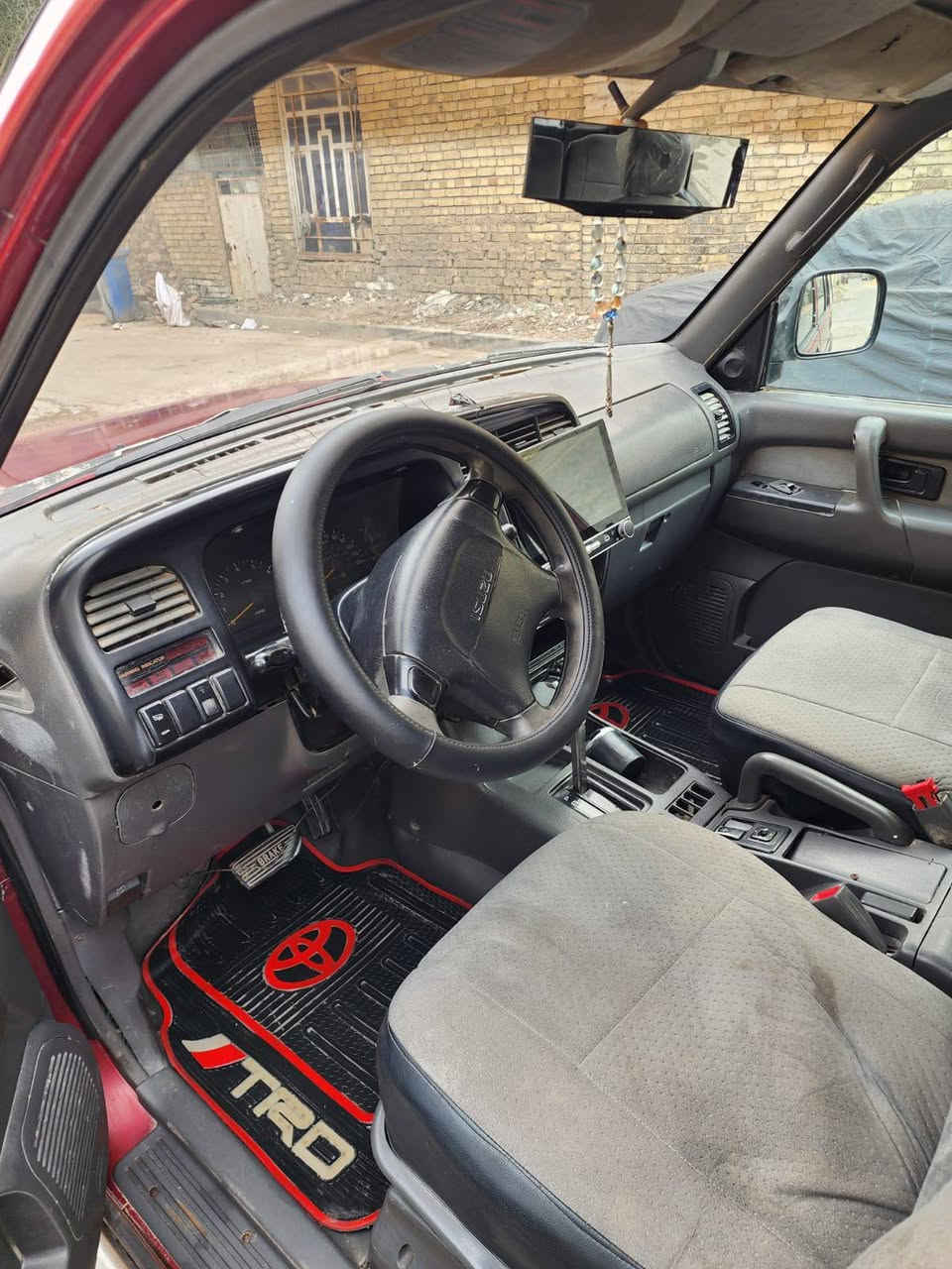 السلام عليكم ازوزه للبيع موديل1995 مكينه وكير ملكه 3000 تبريد مايشتغل رقم اربيل انكليزي تخم تاير مكينه وكير جدد حداديه80/100 السعر55وبيها مجال او مراوس حسب القناعه الرقم ***********سجاد اتصال او واتساب عنوان السياره بغداد مدينه الصدر
