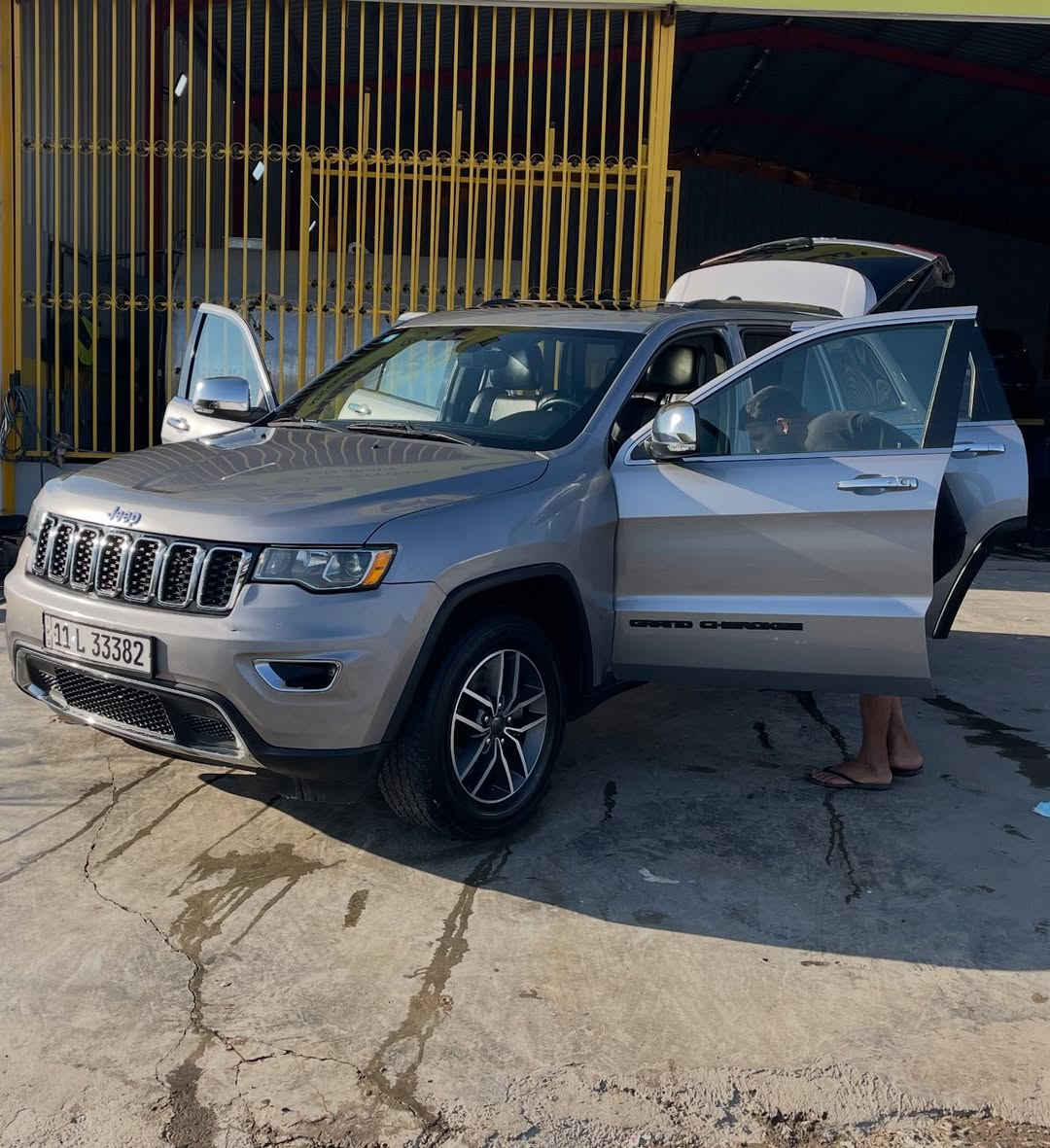 السلام عليكم 

جيب لمتد موديل 2021

اللون سلفر
ماشيه ٩٩
فتحه
شاشه جبيره
كشنات جلد
كير موس
جنطه كهرباء
حساسات
رقم بغداد  
مواصفات التمد كلها بيها
ضرر السياره باب السايق ومبدله ابلادي وجملوغ 
للاستفسار الاتصال 

***********
