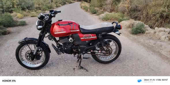 دايوان لايتي موديل 20 أوراق اصوليه كهربائياتها شغاله كلها مكينه مكفوله زوج تايرات جدد سعرها ٩٠٠ وبيها مجال مكان طريق كوت بغداد قرب تقاطع النعمانيه خاص مفتوح ***********
