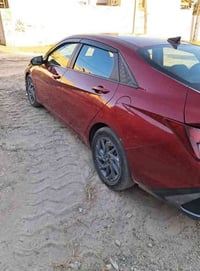 السلام عليكم النترا ٢٤ ماشيه ١٩ فول ماعدا الفتحه حادث الداعميه الخلفيه...