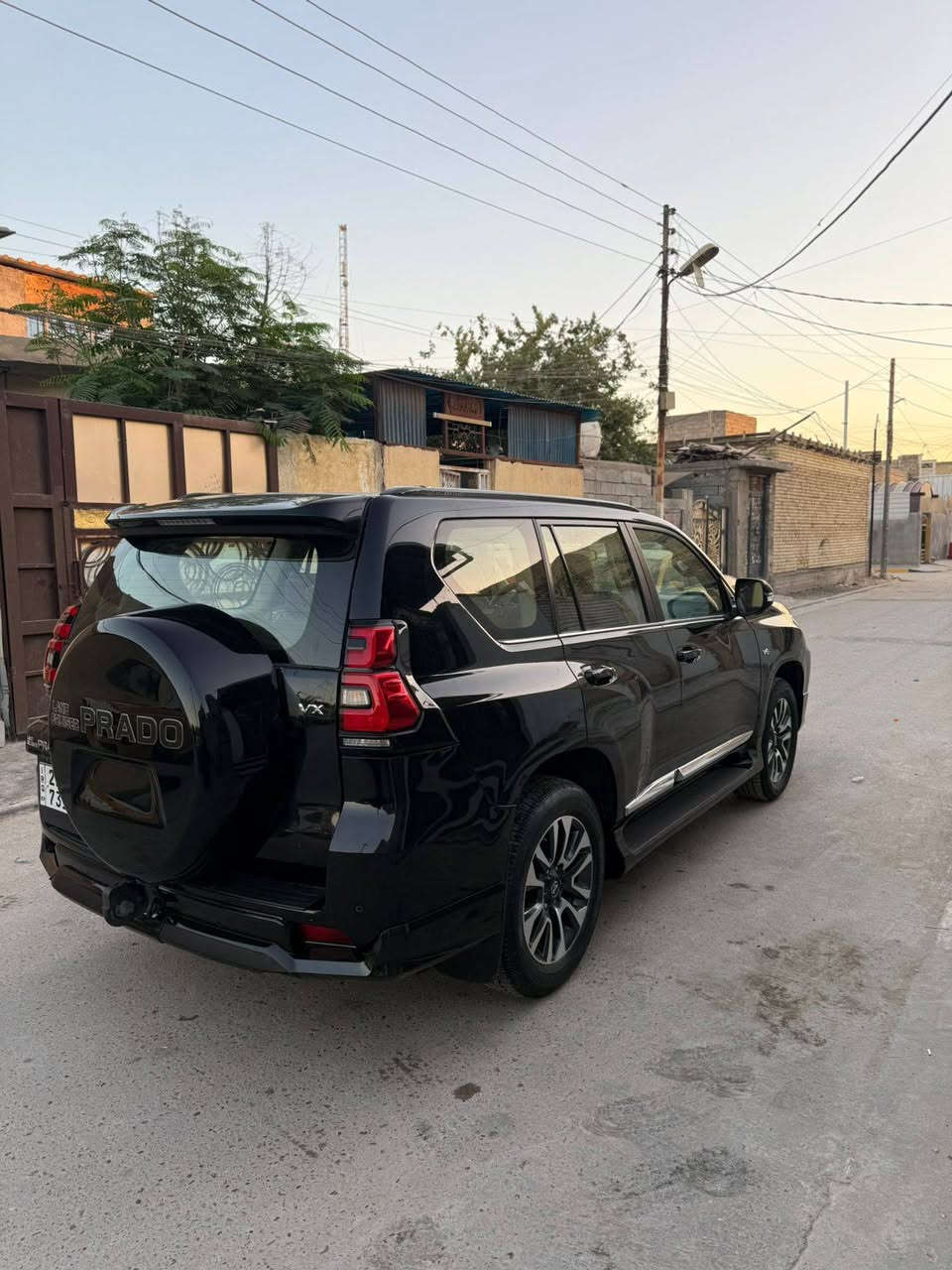 السلام عليكم سياره برادو للبيع موديل 2023 ماشيه السياره 23 كيلو متر حقيقي ضرر السياره شاملغ الخلفي سعر على الخاص رقم (***********)
