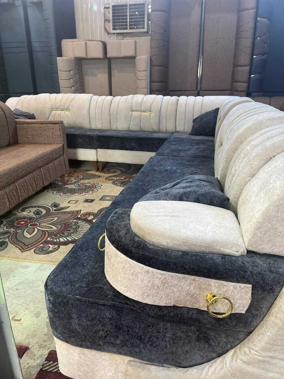 عرض عرض عرض 🌹بسم الله  ❤️العنوان حي ميسان مجاور مول جوهره آلعرب 🌹ديوان تخم 11مقعد بلوك اسود
حرف L قياس 7 متر  ❤️تسكام ثكيل سفنج مميز اول ضغط عالي بولستر طبي ❤️ضمان 3 سنوات 🌹فقط ب360🌹450🌹مع طبلات سعر مناسب🌹متوفر قياسات حسب الطلب سعر المتر 70 الف 85❤️
واتس ***********
