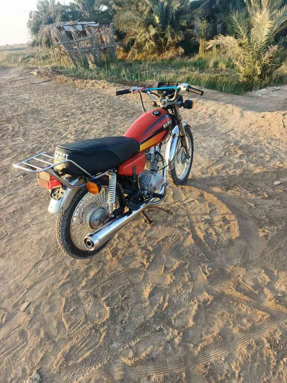 نامه أصولي تعمير 23 
الشاصي 2017 
كهربائيات كله شغاله لايت عالي ناصي
اشاير بك لايت
محرك متياز ايراني 2023 مفتوح مره وحده 
الدراجه جديده وحلوه وسعره مناسب
السعر 650 وبيها مجال 
مكاني بالشطرة 
***********
