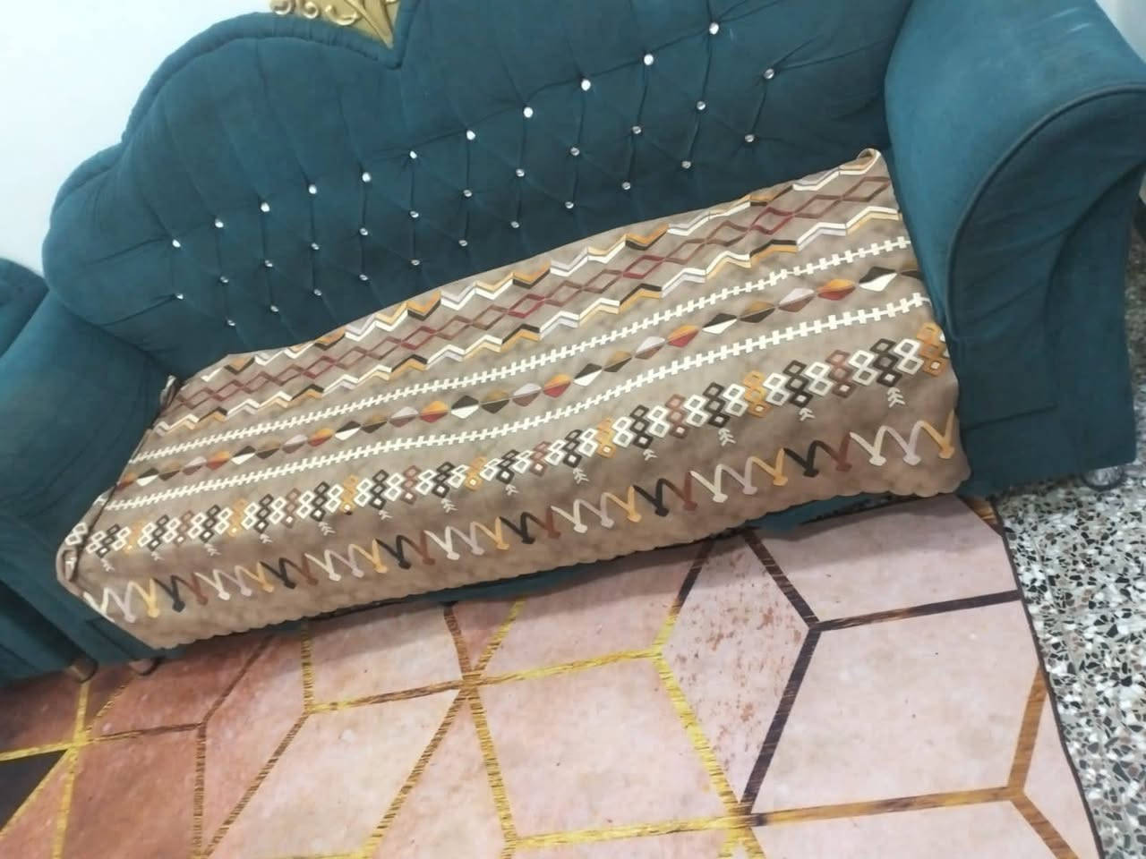 السلام عليكم تخم للبيع 10 مقاعد نضيف مستعجل عل بيعته سعر 125 مكاني بغداد بوب الشام رقمي ***********
