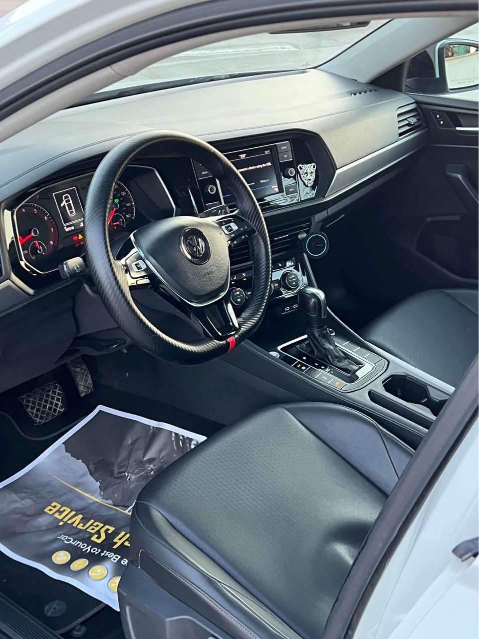 Jetta ‏ 2020 se
مواصفات se المعروفه
سيارة كلين بدون صبغ
فقط بيها تعديل 
لون ابيض 
بصمة 
بانوراما
رادار
كشنات تدفئه
كشنات جلد
امامي خلفي كبس 
بدون ايرباك بدون دواخل
تايرات جديدة صدر نظيف
حجر بيئة شرط
كير مكينه شرط
سنوية رقم جديد 
تحويل وكاله شرط
مكان سياره دهوك
سعر 165$ وبي مجال
رقم تليفون *********** وبي واتساب أربيل, العراق
