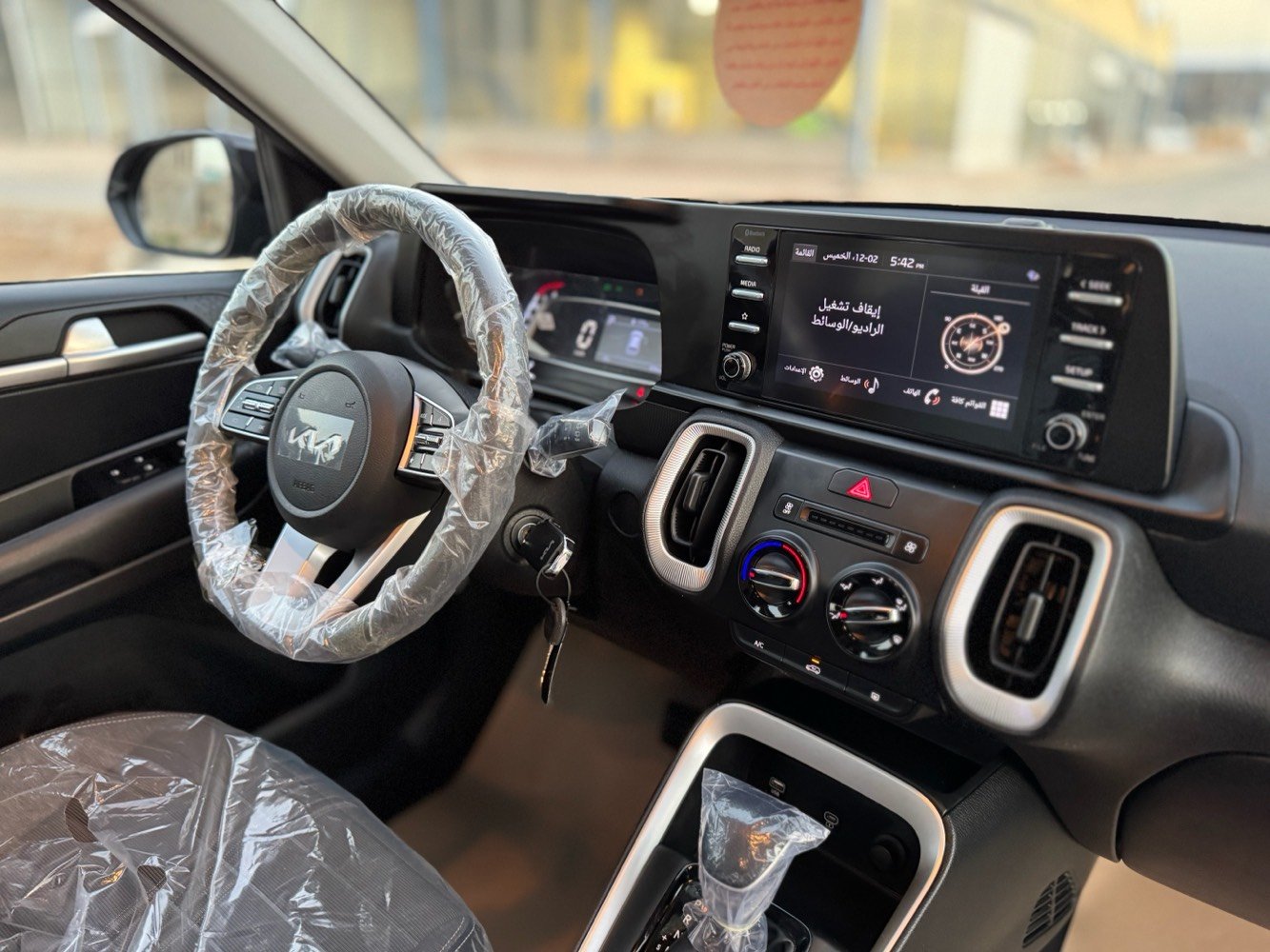 كيا سونيت موديل 2024 شكل
الجديد
زيرو ماشيه ٤٠٠  كم فقط 
زيرو 
رقم اربيل الجديد باسمي السنويه
لون ابيض صدفي
مواصفات
شاشه كبيره نفكيشن مع كامره
المري ترحيبيه شفط
ويل كب كروم
حساسات خلفيه
تحكم مقود
لايتات هايلوجين مع كشافات
امامي
كشاف ضبابي خلفي
كيجات الكتروني
لايت اوتو كهربه يصعد و ينزل تبريد قطعتين خلفي و امامي
كير اوتو 8 نمر
محرك cc 1600 دبل نوزل
اقتصادي جدا
دبل ايرباك
حساس ضغط الاطارات
شباك بيانو بلاك
السعر 155 ورقه  $$

الاتصال ***********

***********