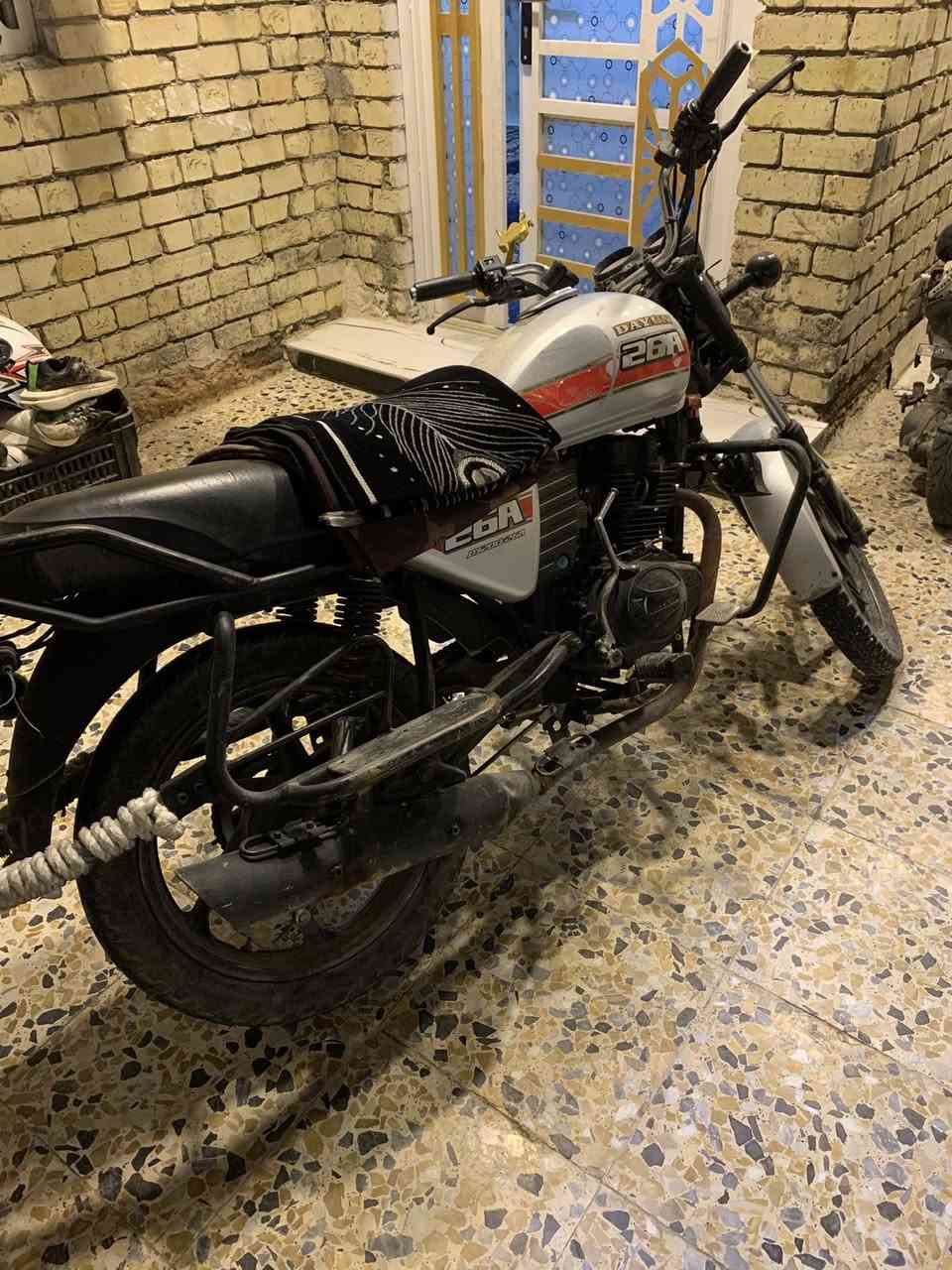 السلام عليكم خوان دراجه للبيع دايون مديل 19 اوراق اصولي مكفول. دراجه يحتاجله ترتيبات مال جناي محرك ٢٠٠ تجي تفحص وشوف بعينك. مستعجل ع بيعه سعر مليون ومية وبيه مجال حك جيه مكان كربلاء. رقم التصال ***********
