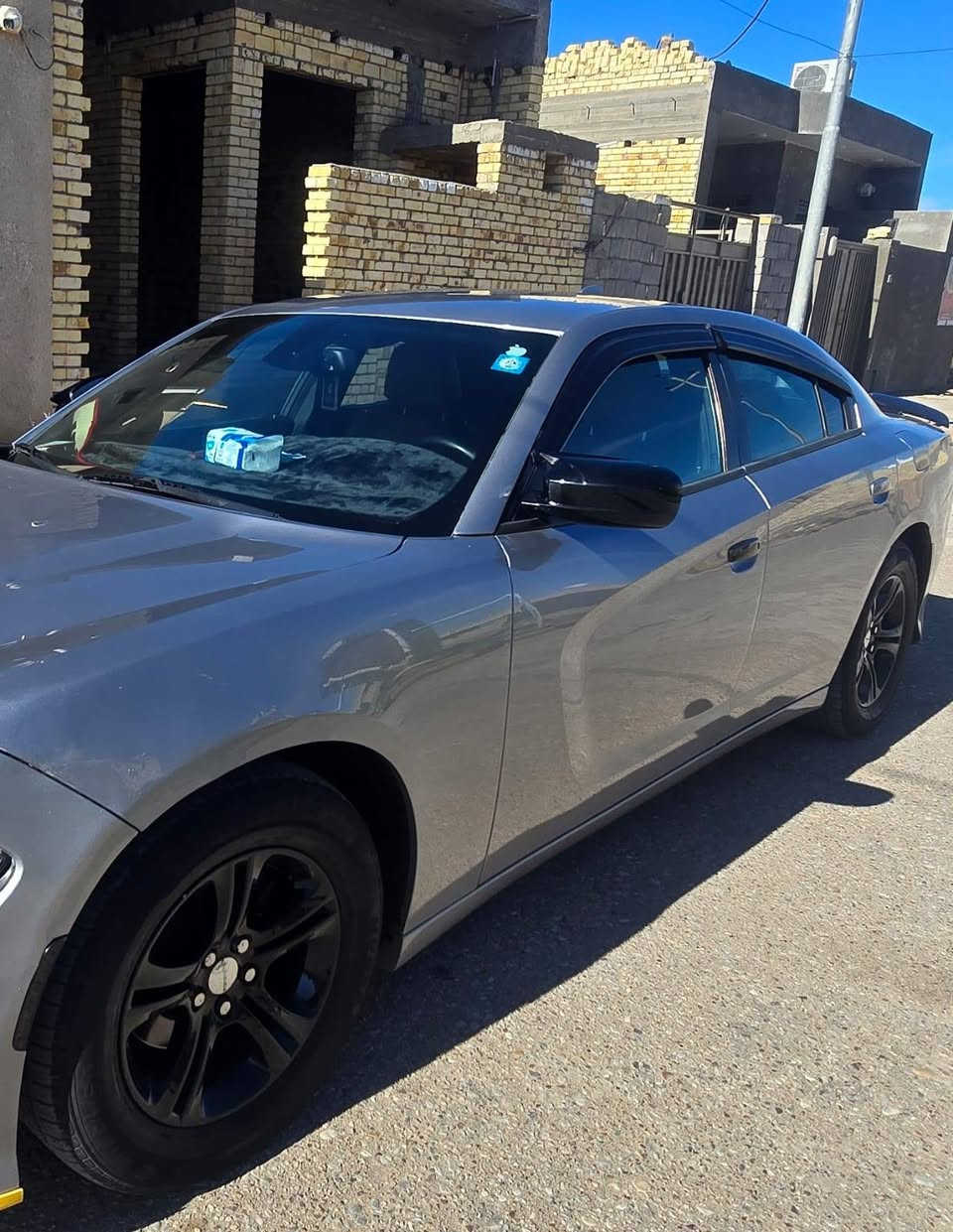 السلام عليكم
جارجر 2016sxt

السيارة داخلة كلين كفاله عدا بيها باب صبغ بسبب شخط وبارد بالجاملغ الأمامي وقليل بالجنطه كلهن بالعراق .
السيارة فول عدا الفتحه .رقمها بغداد باسمي 
 السعر 175وبيها مجال 
المكان . ميسان 
واتساب واتصال ***********
