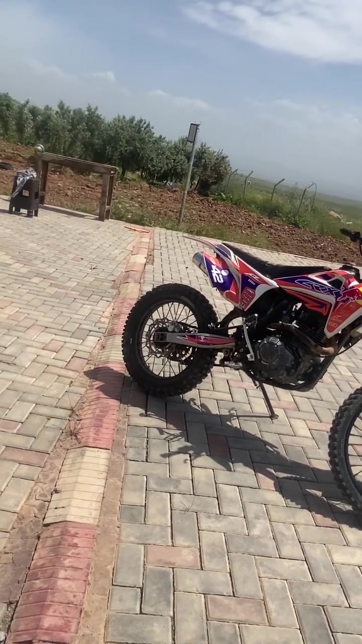 CRX 250 2023
مەکینەی بۆ کاسکێت کراوەتەوە
حەیب و حاری نیە فەقەت سلفەکەی 
شوێنمان کۆیەیە و سحریشی ٦٦٠ محامەلەیە برایانە


**إذا كنت صاحب هذا الإعلان وتريد حذفه لأي سبب، رجاءا أرسل رسالة إلى الدعم الفني**