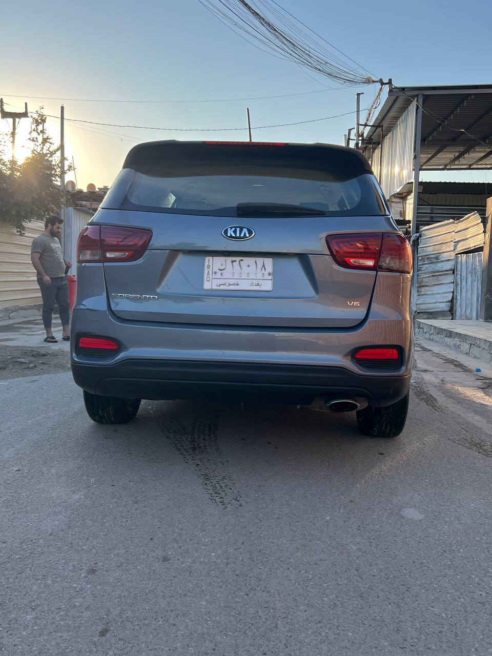 السلام عليكم
سورنتو 2020
 وارد امريكي للبيع 
رقم بغداد بأسمي تحويل ثاني يوم
الضرر: جاملغ جهة الايمن ومعمر نفسة وبيهة بارد شبرين و موضح بلصور
مواصفات
1-شاشة
2-اربع وضعيات قيادة(SPORT/ECO/COMFORT/SMART)
3-شاشة اعطال
4-فول تحكمات ستيرن
5-سايد بريك رجل
6-السيارة تو ويل المرغوب
7-اشاير بالمري
8- السيارة 7 راكب
9-قطعتين تبريد
10-السيارة 6 سلندر GDI
11-وارد امريك
12-كير ومحرك مكفولات
مكان السيارة بغداد /الزعفرانية
الاتصال *********** بي واتساب
