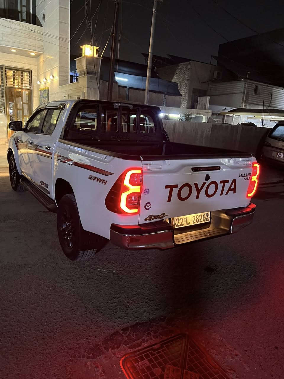 السلام عليكم بيكم هايلوكس 2025 فورويل 4سلندر بريم زيرو ماشيه الف فقط كفاله عامه من كلشي رقم اربيل تحويل او وكاله مكانها بغداد 
السعر ب 338 وبيها مجال 
رقم التليفون ***********
