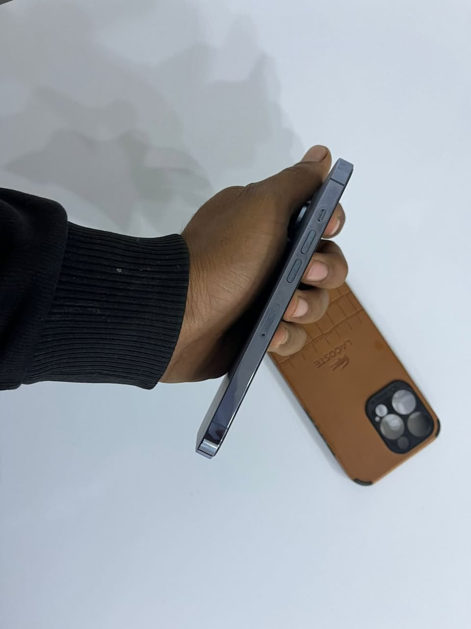 السلام عليكم 
للبيع 13برو فقط الصغيرون  
الجهاز بلادي لا مفتوح ولا مبدل بي شي ✅
◾️والنظافه الصور تحجي
▪️امريكي 
▪️نموذج m
▪️ذاكره 256
▪️الشاشه 120HZ
▪️الكامره دقته فول 
▪️السعر ب600وبي مجال للشراي 
مكاني فلوجه ناحيه الصقلاويه 
للإستفسار:***********
