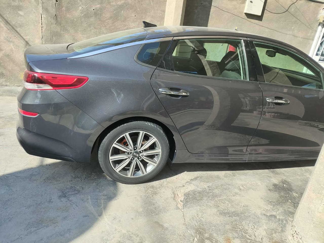 2019
فئه LX  موصفاتها معروفه

فول عدا البصمه

 ماشيه 92Km

حادثها من امريكا ضرر امامي بسيط بدون لغد وشواصي مكفولات وصور الحادث من امريكا موجودات

رقم بابل انكليزي باسمي 

مكينه وكير مكفولات

محرك 2400 GDI

مكاني حله

***********
