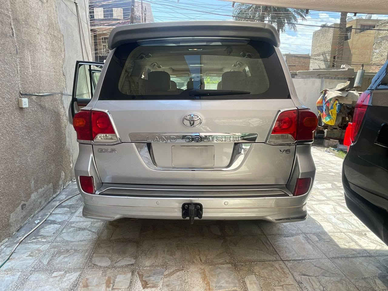 السلام عليكم اخوان
لاند كروز بريمي للبيع 

موديل 2014

المواصفات GX.R

مكينه V6  4.0

تحكمات ستيرن 

مثبت سرعه

حساسات امامي خلفي 

كامرة خلفيه 

فتحة سقف 

تبريد 3 قطع 

ثلاجه 

كشن السايق كهرباء 

جام اوتو 

اشاير بلمري وشفط هم

دف لوك 

مرشات للضوة الامامي

تخم تاير جديد 

صدر للسيارة جديد توني شاده

السيارة حلوه نظيفه

  السعر : $ 33.500 وبيها مجال بسيط

العنوان بغداد زيونه 

 الرقم :*********** متواجد فقط عل الواتساب او الرقم
