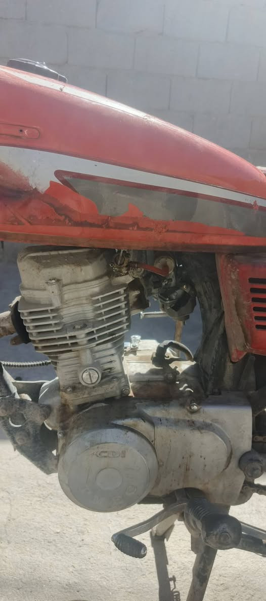 السلام عليكم مرخصة صاحب الگروب هاي 4 گير للبيع موديل 20 اوراقها اصولي و بأسمي كل النسخ اصليه ورقه ماناقصات شوفت عينك على وضعها لاغسل ولاترتيب الضفيرة كامله ومابيها اي واير نقص المازده ال امامية گلوبها محترك بدون بگ لايت بدون اشاير كابريتة جديده لوك توني شادها ال اصليه مفتوحه من دراجه المكينة مالتها بيها تبخير يحتازلها تجفيت مامتواجد بلفيس واتساب فقط مكاني كربلاء حي العامل وهاذا رقمي ***********
