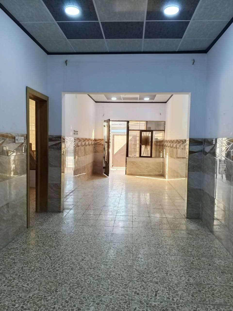 الدار للأيجار
المنطقة حي السماح ال 90 قرب مدرسة صناع الحياة 
المساحة 100 متر 
الملاحظات طابق واحد غرفة وهول واستقبال ومطبخ وصحيات 
للأستفسار الاتصال بالرقم *********** و ***********
