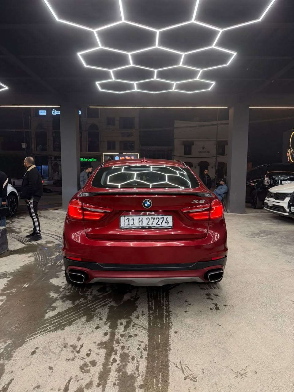 السلام عليكم 
BMW موديل  2016

(للبيع او مراوس حسب القناعه)

وكالة عروش  .محرك (٦سلندر) .

السيارت من 2016 احنه استلمناها من الشركه 

ماشيه 187الف كيلو متر .نضيفه جدا وسيرفس داخل شركه BMW العروش العرصات (مع وجود كامل الوصولات)  

- نظام قيادة اربعة ايكو وكونفرت وسبورت (وسبورت بلاص).

- انارة داخلية كاملة بالدشبول.كيجات سرعه ليزريه.

داخل جملي (Hermes) .

- 5كامرات  360درجة

- حساسات .

- اصطفاف ذاتي.

- رادرات امامي .جانبي .

- كشنات تدفئه وتبريد .سكان تدفئه.

- بردات جانبيه .

- ابواب شفط .  باب خلفي كهربائي 

- مري شفط.

- شفتات سرعة.

- بصمت ابواب 

- فتحة سقف .

- لايتات زنون متحرك وية ستيرن 

- كشنات  كهربائة مع وضعيات خزن للقياده 

- هندبريك بصمة . 
- ⁠
- اوتو بريك.

- اوتو ستارت وستوب.

- .تحديد مسار.

بل اضافه الى بقيه مواصفات معروفه . سياره كلش نضيفه  مكفوله  كير ومحرك . فقط تبديل بنيد نفس اللون والقديم موجود بي طخه بسيطه والجاملغات الخلفيه ع كد الطخه صبغ).  سياره متواجده بغداد شارع فلسطين او المنصور  وباسمي .

 السعر : 280 ورقة  وبيه مجال 

اي استفسار الاتصال  

 ***********
