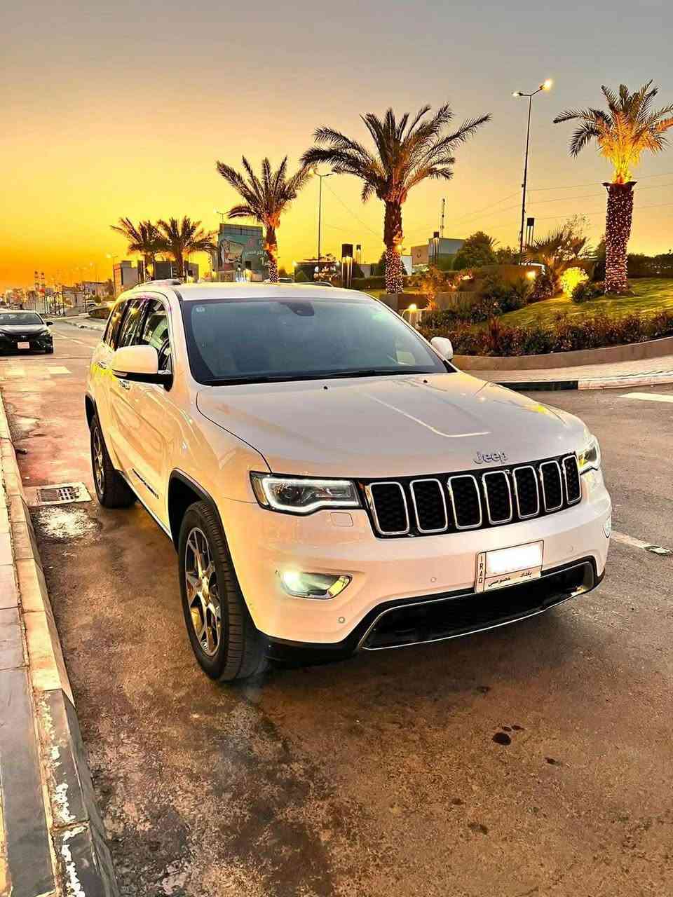 خليجي 2019 Jeep Grand Cherokee Limited Plus . 

*ملاحضة السيارة مكفولة عدى (تعديل pdr على كد شبر بشفة البونيد + ٤ رصعات صغيرة  حالوب)
*تخم تاير جديد - بطاريات جديدة 
*السعر 31000$


**إذا كنت صاحب هذا الإعلان وتريد حذفه لأي سبب، رجاءا أرسل رسالة إلى الدعم الفني**
