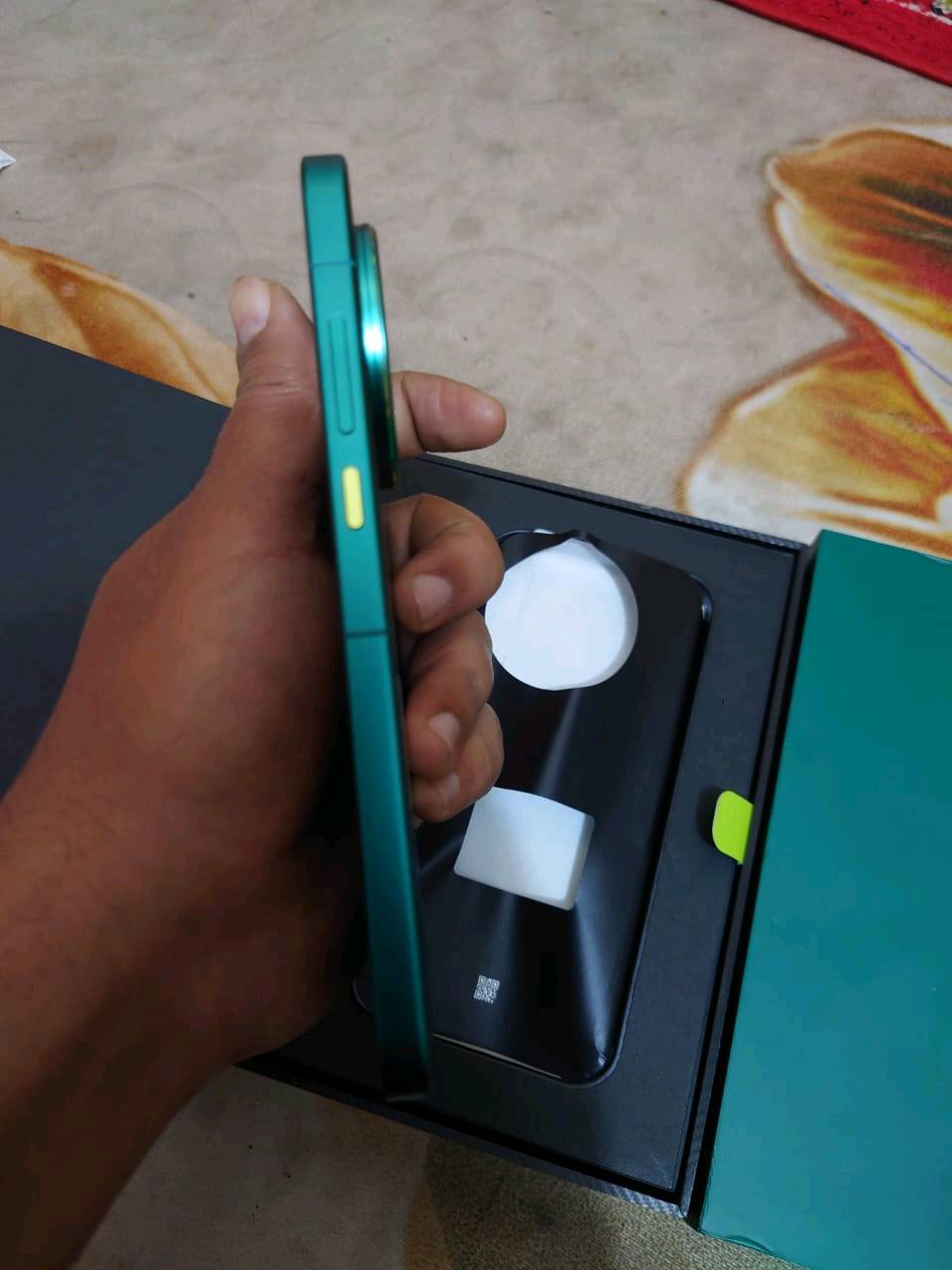 ريلمي realme gt 8 pro aston martin نسخة خاصة ضمان سنة من شركة الوطني ذاكرة 512 رام 16 وصل شراء  كامل ملحقات الكفرين وكفر الكامرة للبيع السعر مليون و 250 او مراوس بجهاز اس 25 الترا او ون بلس 15 عنواني بغداد ای استفسار عالرقم ***********