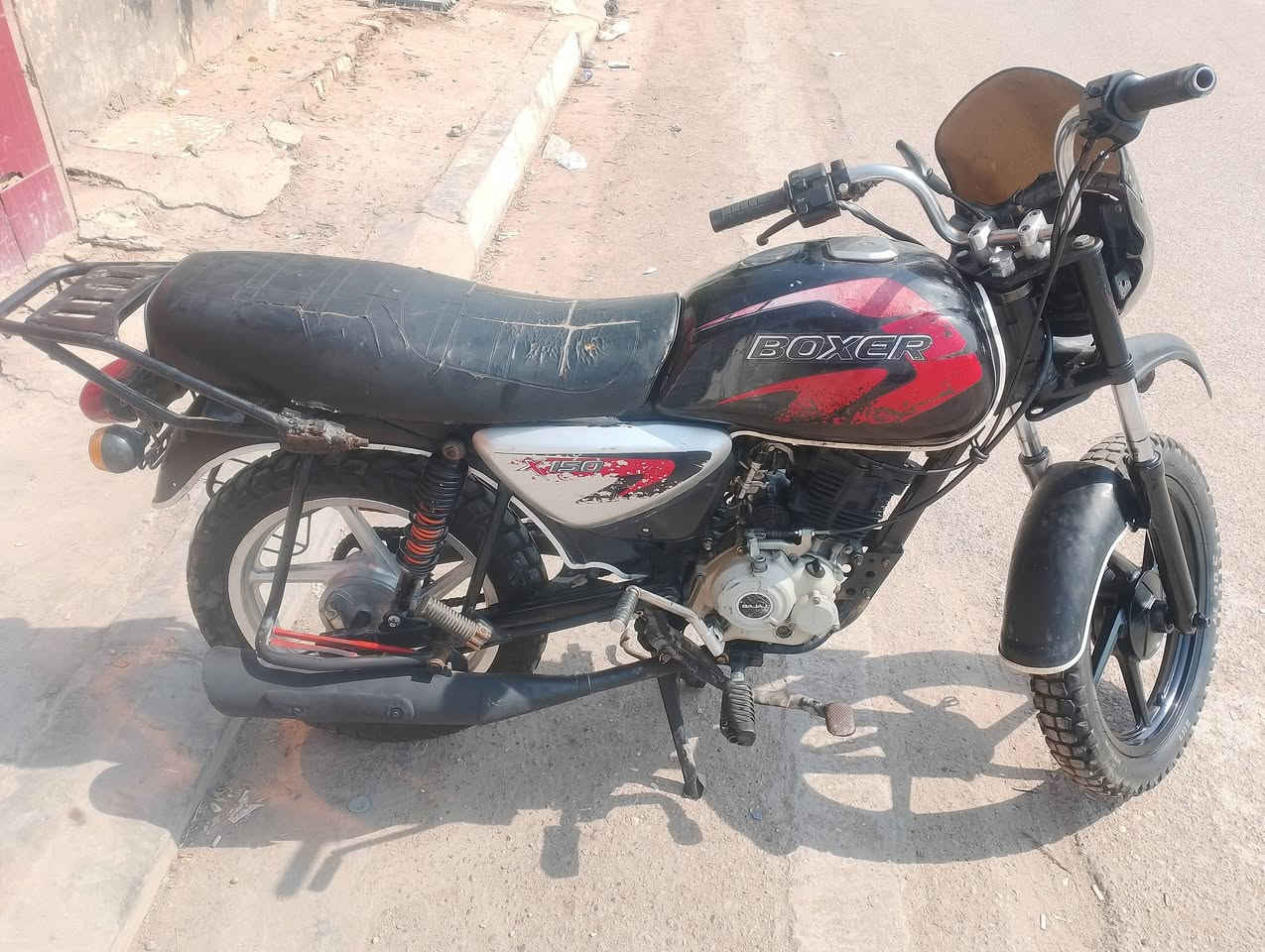 سلام عليكم بوكسر 2020 للبيع او مراوس ب400 متروكه ومطرت عليها تشتغل عل سلولي دوس بانزين تخمد ابيع كوم حديد اوراق مابيها مكاني الشرطه الخامسه ***********
