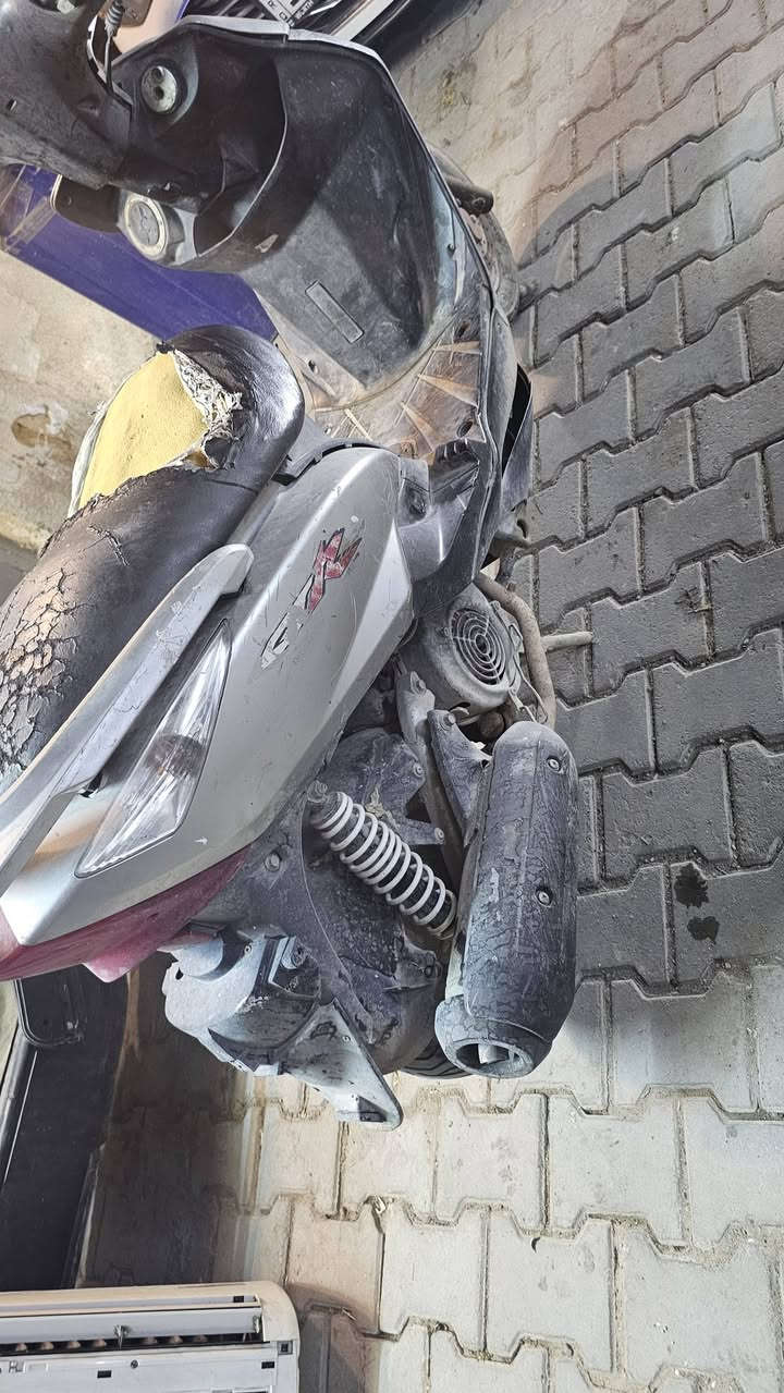 دراجه ناريه للبيع مجفته مرا وحدا 350 وبيها مجال شي بصيط رقم ***********
