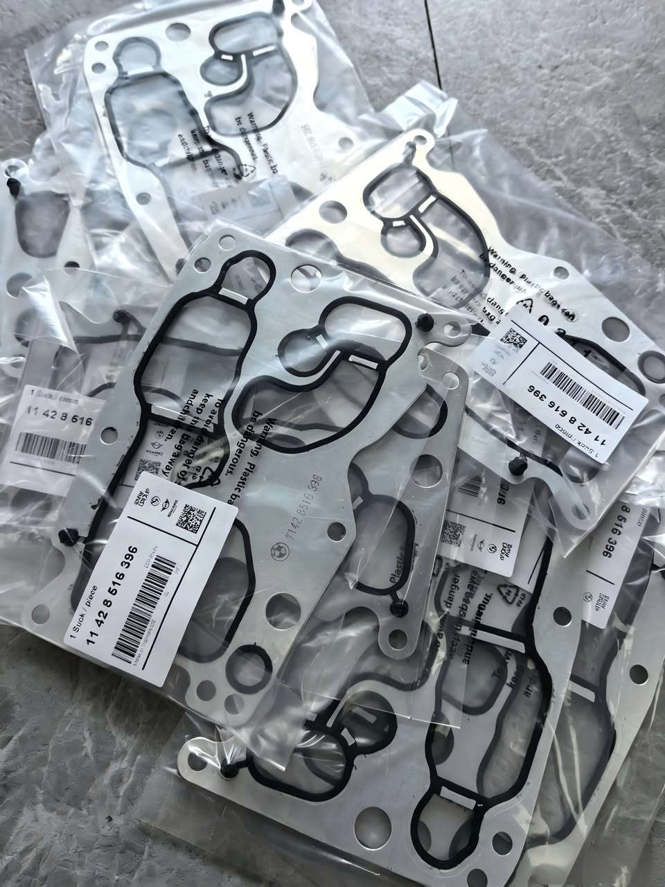 whatsapp 178 1983 7748
#OE11428516396  11 42 8 516 396 
Transmission Oil Pan #Gasket for BMW 328d XDrive 2014-2018, for BMW 328d 2014-2018/Engine #OilFilterHousingGasket #enginegasket #bmwgasket #autoparts #bmwspareparts 
Oil Cooler Gasket 
11428516396 
11428516396 
114285***********11980 
11428580682 
Compatible With BMW 3 Series E90 F30 & 5 Series F10, 7 Series F02, X1 E84, X3 F25, X5 F15 Tag-O-73
Fit for 
#BMW
1 (F20)
3 (E90)
3 (F30, F80)
3 Gran Turismo (F34)
5 (F10)
6 Coupe (F13)
6 Gran Coupe (F06)
7 (F01, F02, F03, F04)
X1 (E84)
X3 (F25)
X5 (F15, F85)
X6 (F16, F86)


**إذا كنت صاحب هذا الإعلان وتريد حذفه لأي سبب، رجاءا أرسل رسالة إلى الدعم الفني**