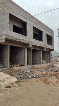 عمارة تجارية • ٣٠٠م • مزارع زيونه