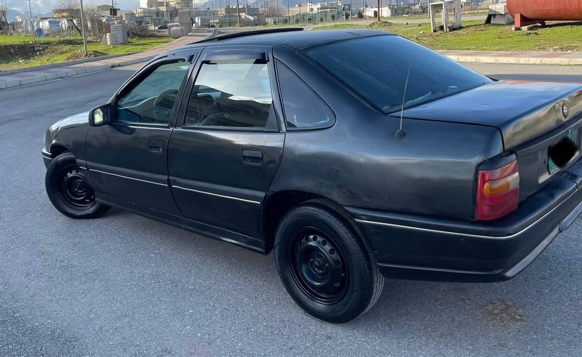 ئوبل موديل٩١
مةكينه ١٦ قايش باريك
گيرو مةكينه بةشةرت
سةيارةكة بةدةل سةنةوي لةگةلة
بةشةرتي كيشةي مةدةني
توندو تول 
چوار تاو ويلي خاوين
پيش و پشتي ليدراني نيه
موسو برانةووة بةشةرت
وةرگةران بةشةرت
سلايت
سعري15$
*********** بشدار, السليمانية
