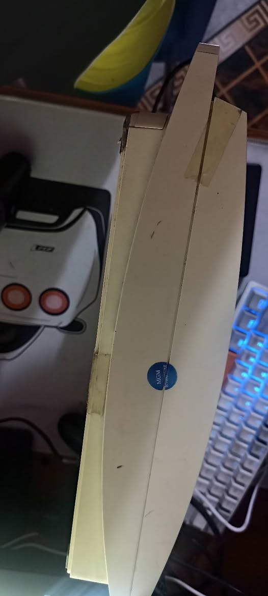 السلام عليكم بلي 3 اللبيع الجهاز كامل ملحقاته يجي وياه ثلاث يدات و هاردين 250g و 160g يجي وياه 44 لعبه قوية الجهاز اخو الجديد مهكر  غير مفتوح  السعر 100 الف اللتواصل *********** 
ماعندي توصيل
