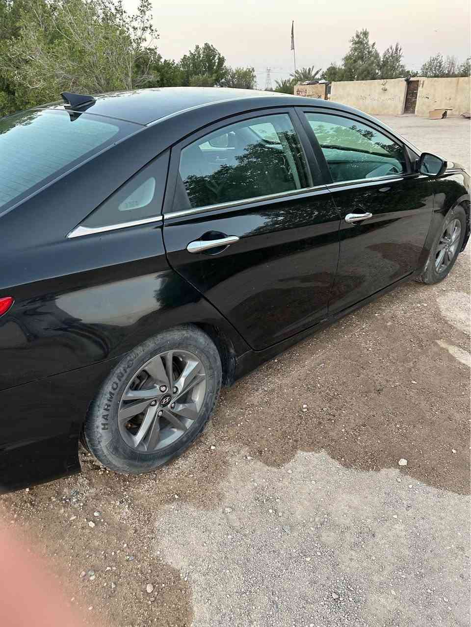 سوناتا ١٣ وارد امريكي تبديل ٣ قطع
بنيد من امريكا وبابين بالعراق وصبغ قطعة واحدة فقط
مكينة كير جديد توني شادهم
حدادة امامية جديدة 
سنوية باسمي ل٢٨ 
نقصها تبريد والحدادة الخلفية تحتاج 
المكان / البصرة 
*********** البصرة, العراق
