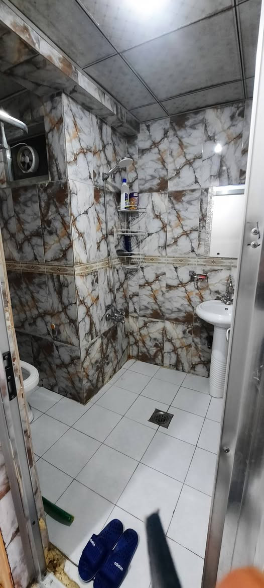 سلام عليكم من رخصة الادمن المسؤول المحترم شقه مؤثثة للايجار غرفة وصالة وخدمات طابق٢مصعد٢٤ساعه تصلح موضفين اوطلاب اوعوائل بنايه محترمه كامرات ٢٤ساعه من قبل مكتب داخل البنايه كراده داخل مقابل بنزين خانه ابوقلام شارع جبس الكراده بنايه حمورابي ***********
