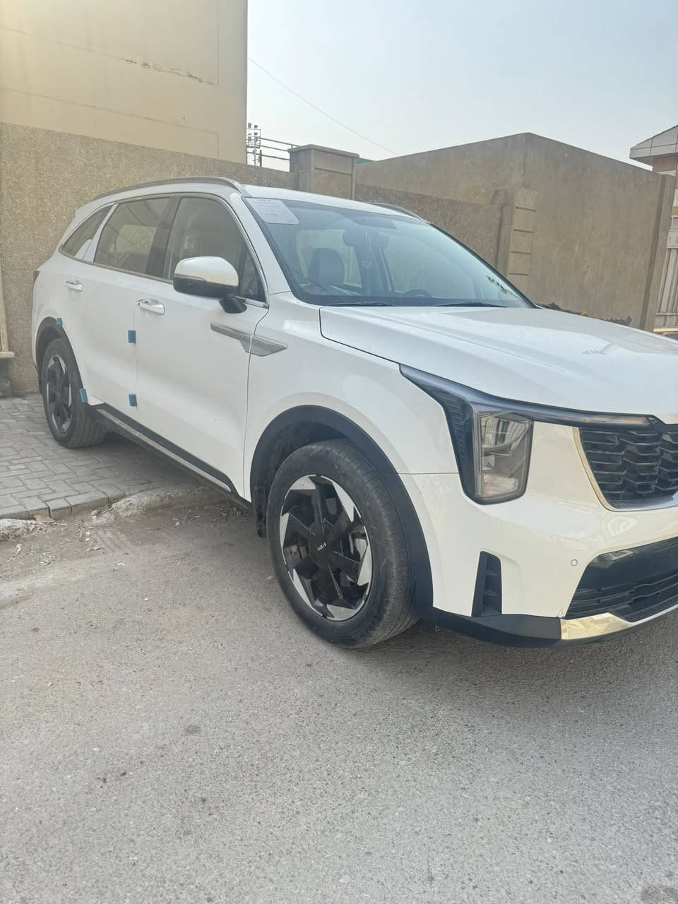 سورنتو 2024 ( خـليـجـي )
ضمان الدوليه 5 سنوات 

ماشيه :15:000ونص

رقم بغداد ب سمي 

المواصفات 

شاشه متصله 

شاحن واير ليس 

4 مودات قيداده 

تحكم جهتين 

تبريد شاشه لمس 

مسجل لمس 

بصمه تشغيل عن بعد 

محرك 2500 … 4 سلندر 

شاشه كامره نفكيشن خرائط 

الباب خلفي كهرباء 

زينون 

حساس امامي خلفي

كامره دواره

كشن كهرباء 

مغلف الكشنات جلد 

و الكاعيه جلد

السعر : 270$وبي مجال

بغداد: حي جميله 

***********
