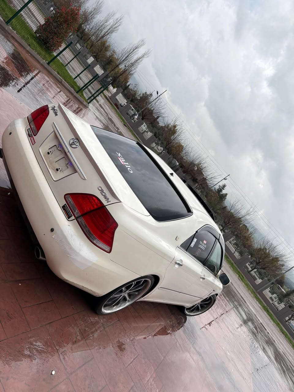 شاهینە بڕاوە بڕاوە 2005 ڕۆیاڵە
180 بچوک بانزین ناخوا هەر سەیارەیەکی پاکو ڕێکو پێکە لەرەسمەکان جوانترە 
سێ دووگمە پەردە
ماشاللە بەهەڵمەتە 
چوار پارچەی بۆیاخە و سەقفەکەی تۆزێ تەرزەی هەیە ئەویش شایەنی باس نیە 
سیعری ٤٦ مەعمەلەیە کەم 
*********** حلبجة, السليمانية
