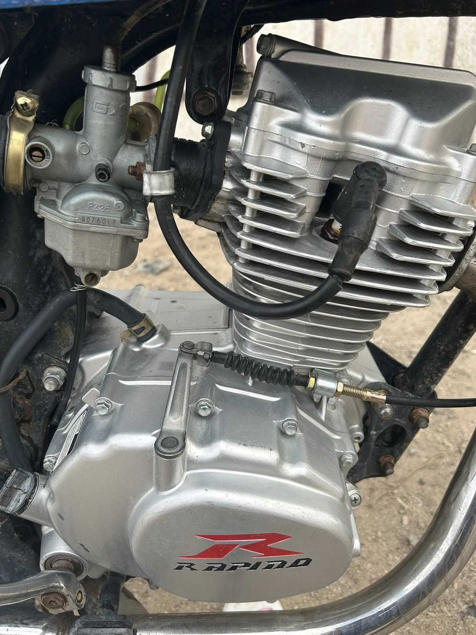 السلام عليكم
ايراني للبيع نضيفة محرك رابيدو مبدل بس ولفات سعرها ٤٠٠ 

هاتف:***********
